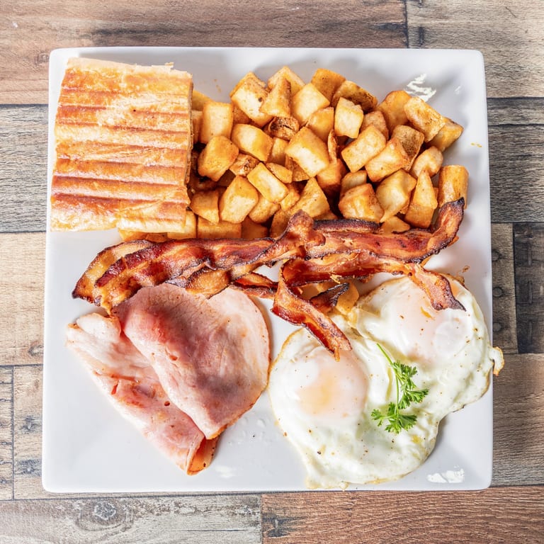 Fresh Breakfasts and Lunch Plates